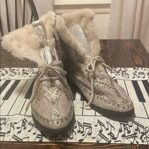 El Vaquero Gray Suede Studded Print Shearling Lined Lace Up Ankle Boots